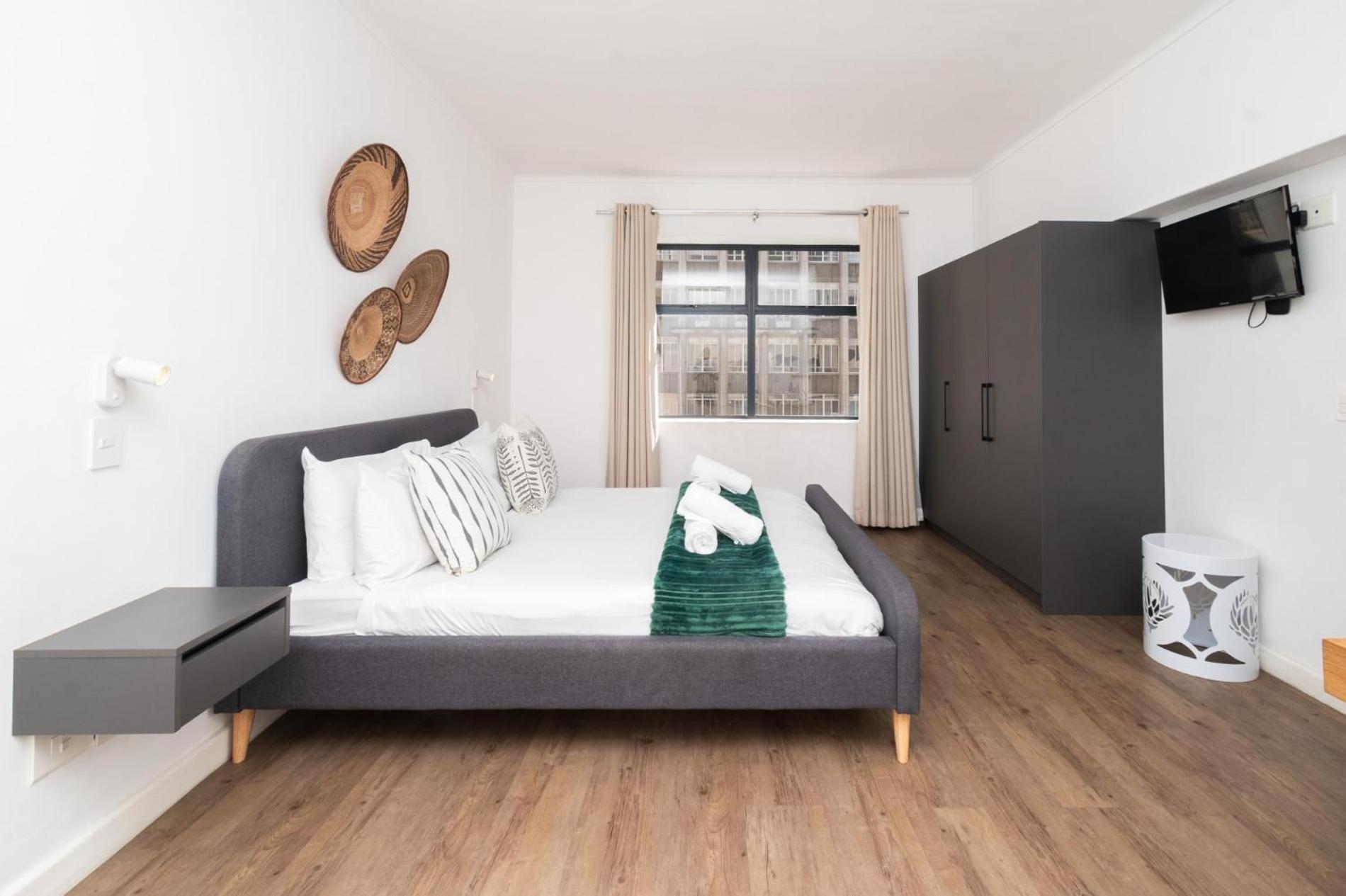 One Bedroom In Adderley Street *