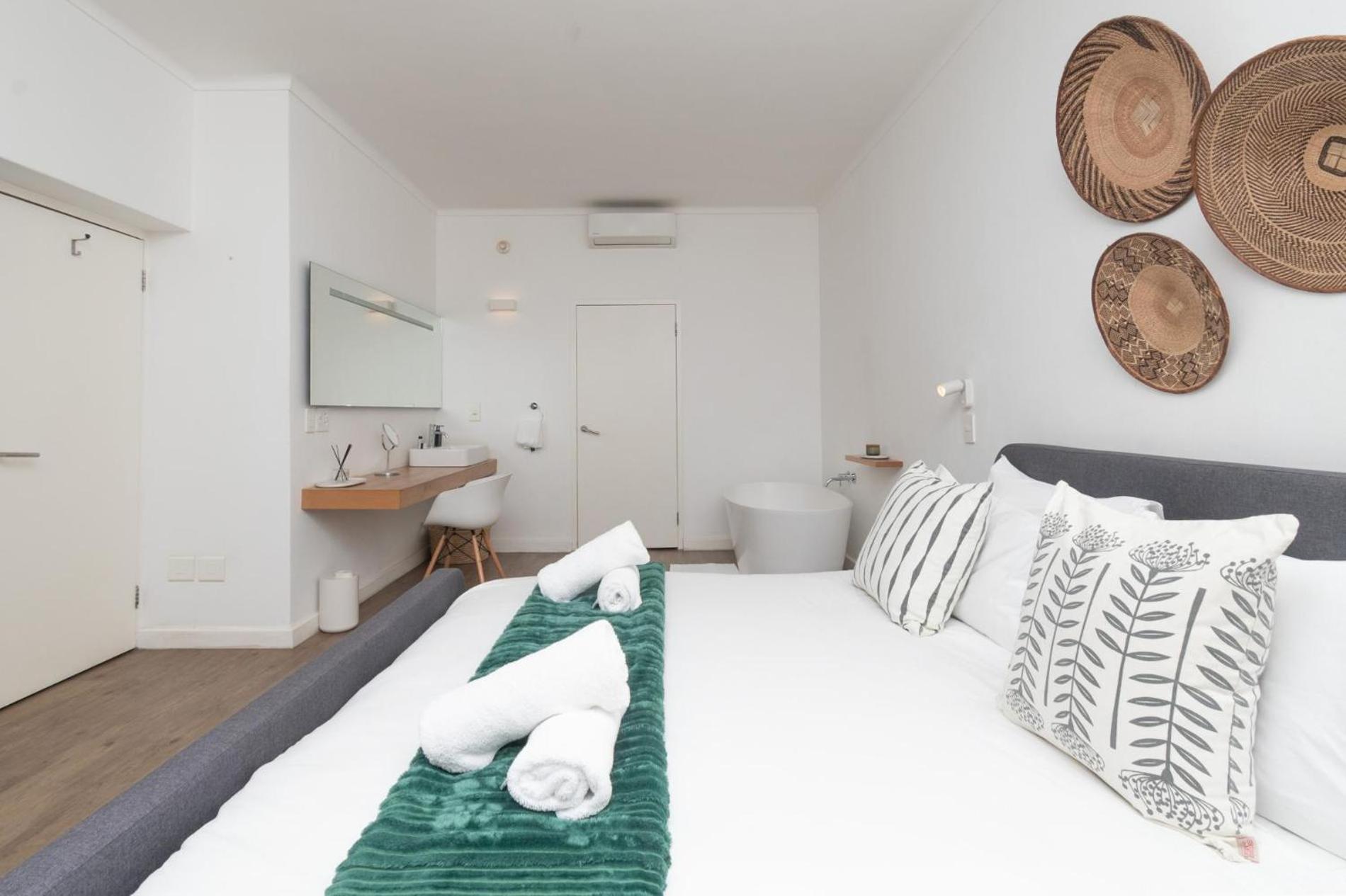 One Bedroom In Adderley Street Apartment