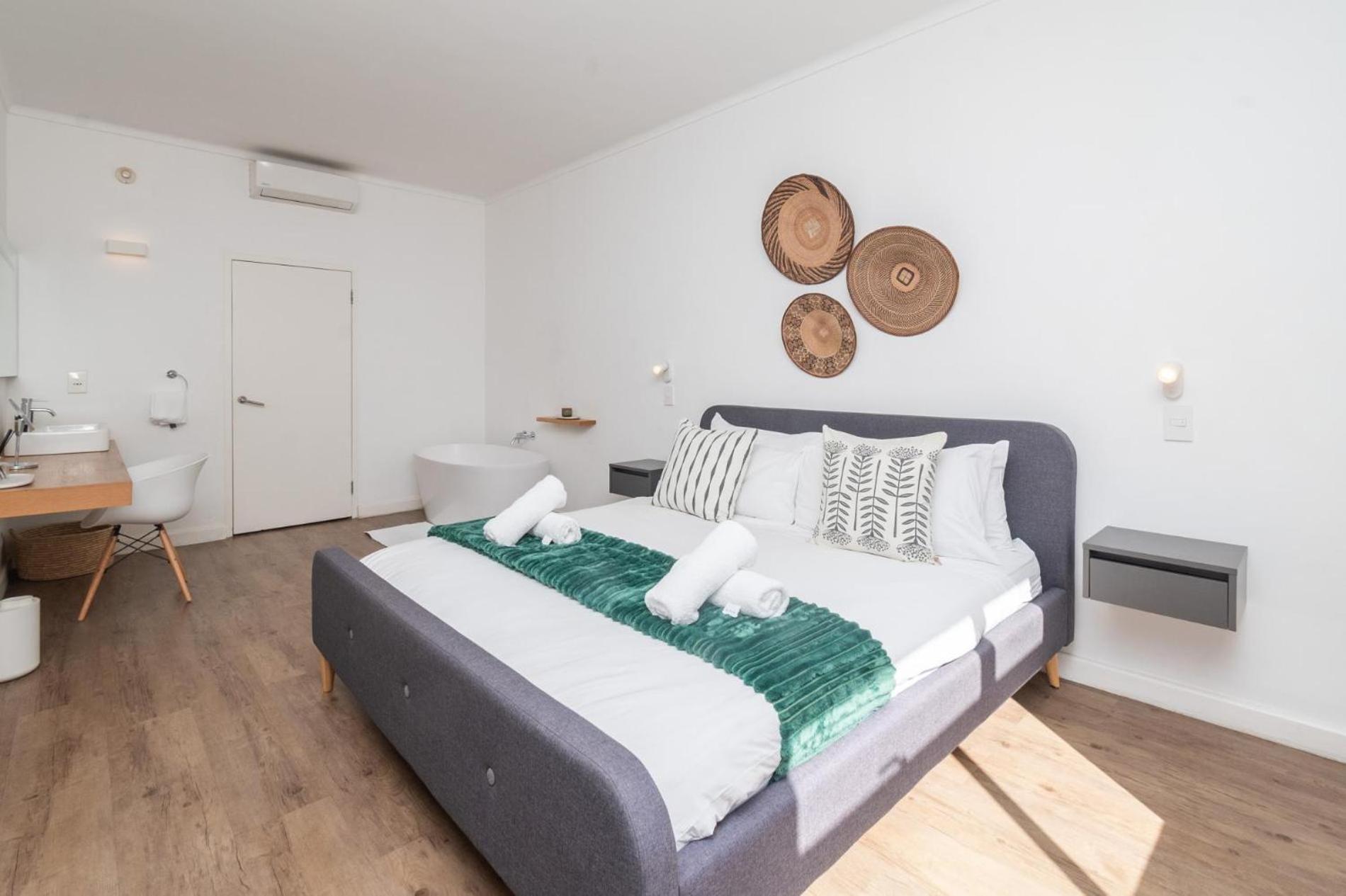 One Bedroom In Adderley Street Apartment *