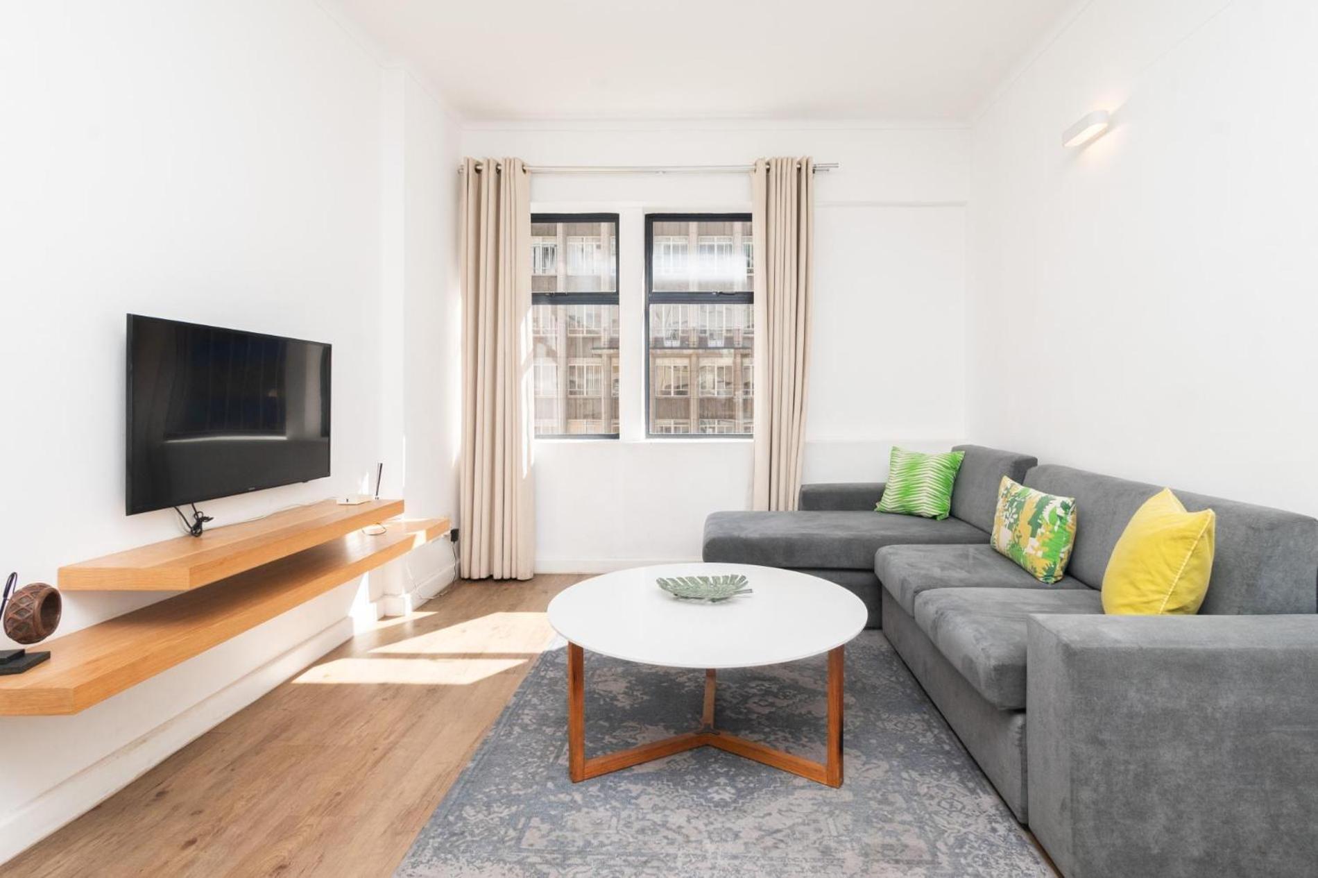One Bedroom In Adderley Street *
