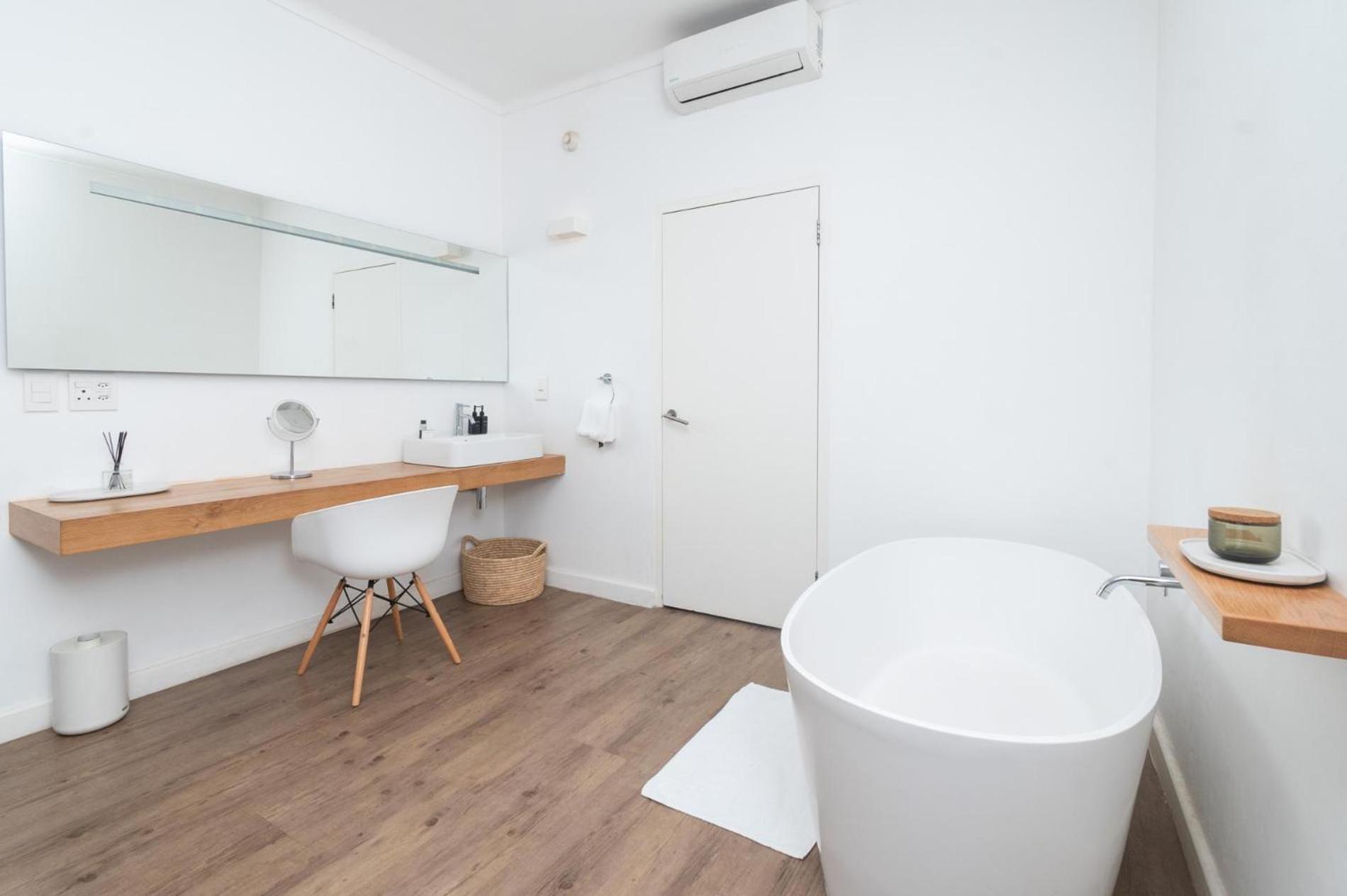 One Bedroom In Adderley Street Apartment *