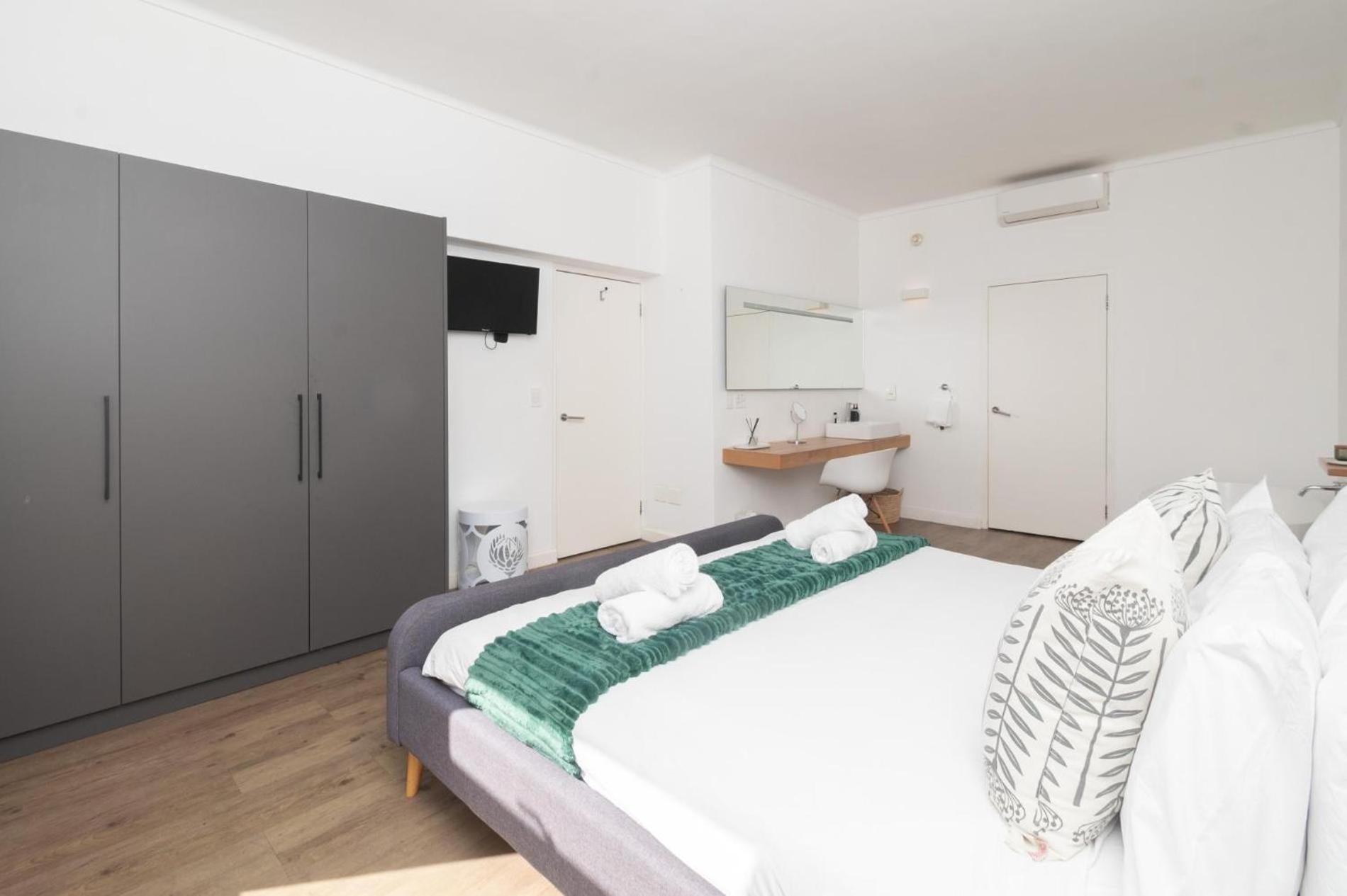 One Bedroom In Adderley Street
