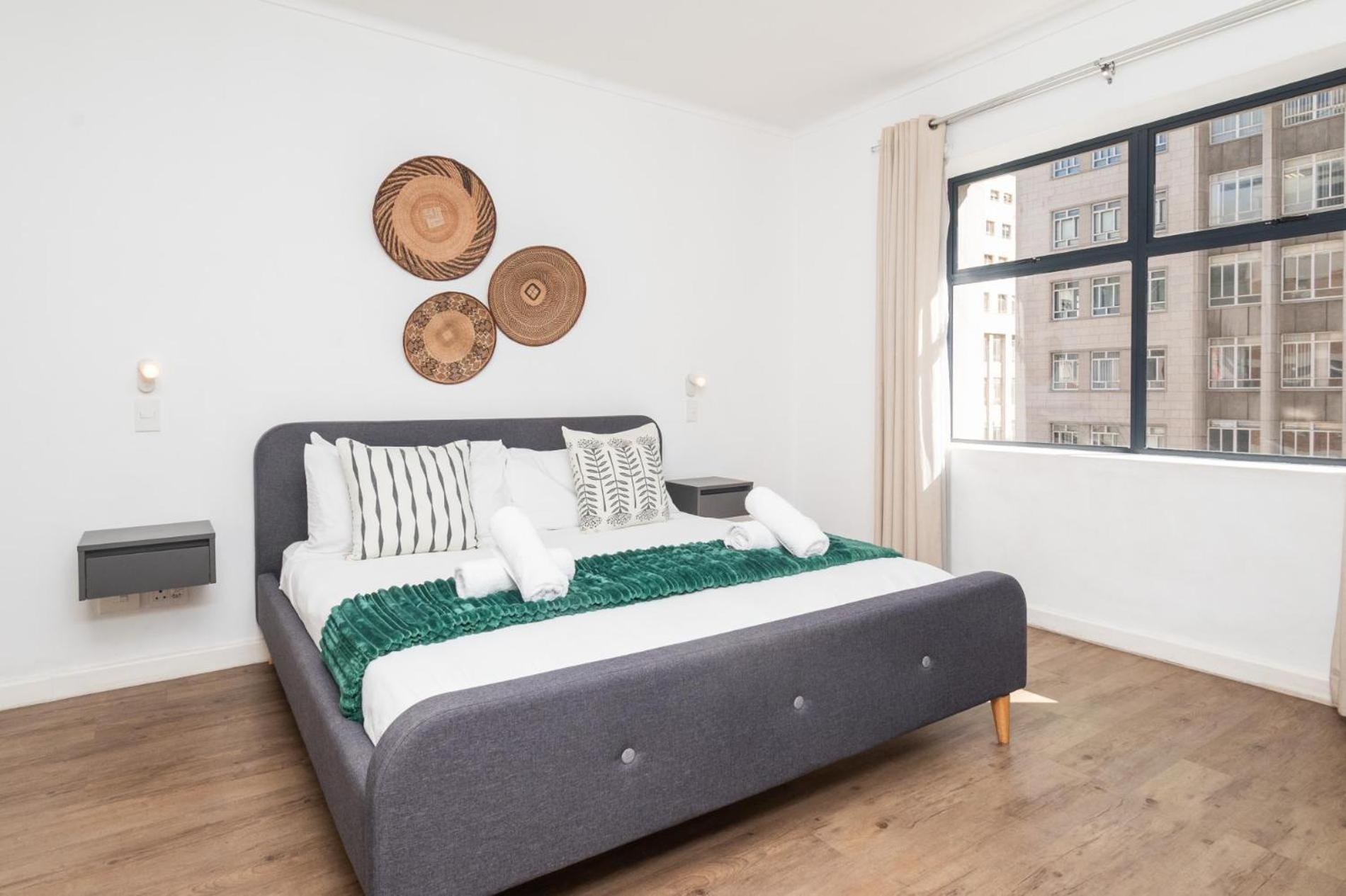 One Bedroom In Adderley Street Apartment *