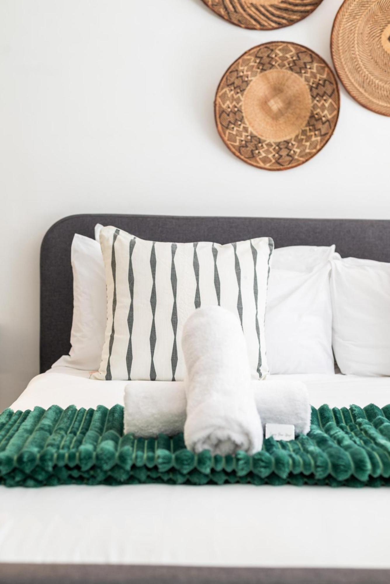 One Bedroom In Adderley Street Le Cap